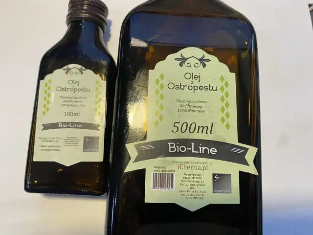 Dwie butelki oleju z ostropestu, 100ml i 500ml, tłoczone na zimno, niefiltrowane, 100% naturalne. Poznaj olej z ostropestu właściwości!