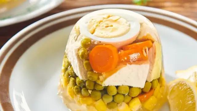 Czy galaretka z kurczaka jest zdrowa? Odkryj jej korzyści zdrowotne