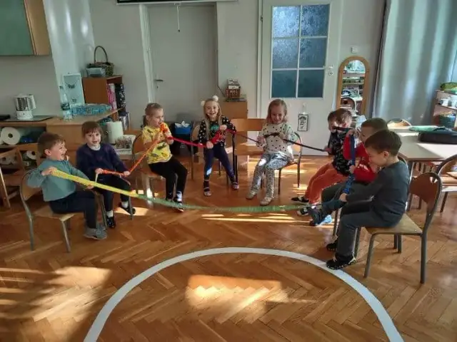 Guma sensoryczna: Jak wybrać najlepszą do terapii i zabaw grupowych