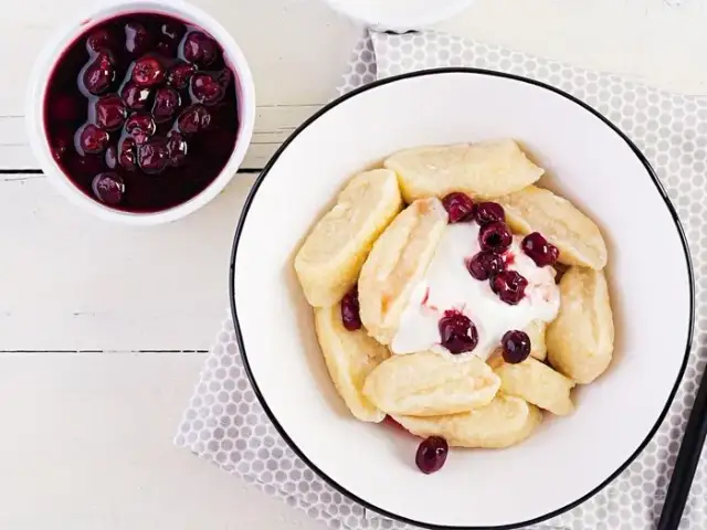 Twaróg na obiad? Szybkie i pyszne przepisy na słodko i słono!