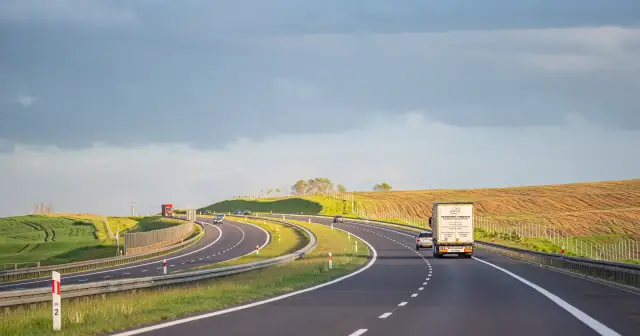 Czy jest zakaz dla ciężarówek 11 listopada? Sprawdź, co musisz wiedzieć