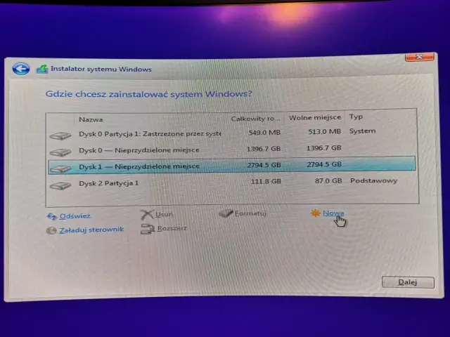 Instalator Windows. Wybór partycji do instalacji. Dysk 1 - Nieprzydzielone miejsce, 2794.5 GB. Kliknij "Nowa", aby utworzyć partycję.