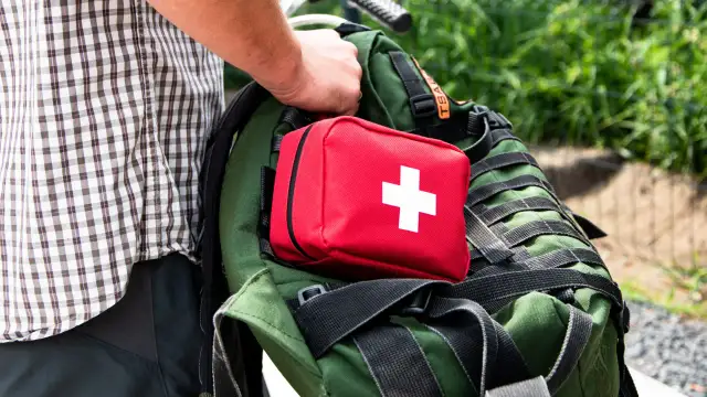 Górska apteczka: Skompletuj ją jak ekspert i bądź bezpieczny