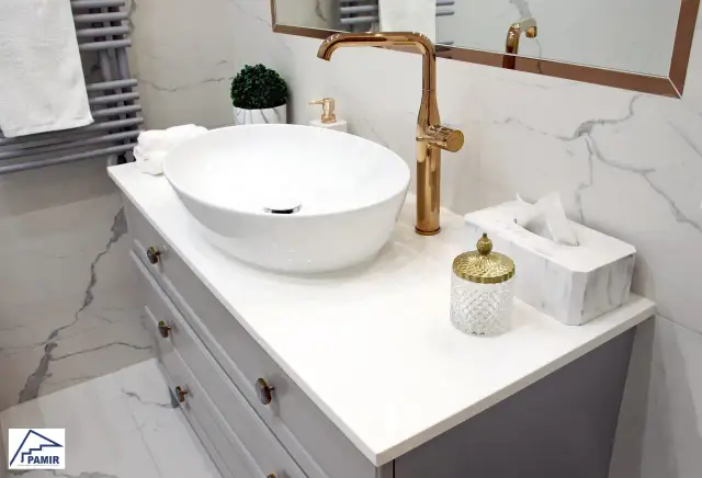 Blat z konglomeratu do łazienki: cena i jak nie przepłacić?