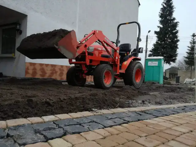 Ile ziemi na m2 trawnika – oblicz dokładnie potrzebną ilość ziemi