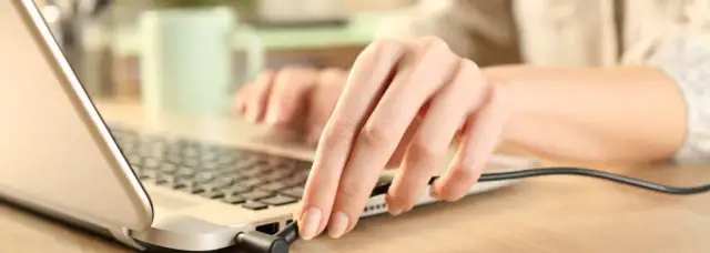 Pojemność baterii laptopa a czas pracy: co musisz wiedzieć, aby nie rozczarować się