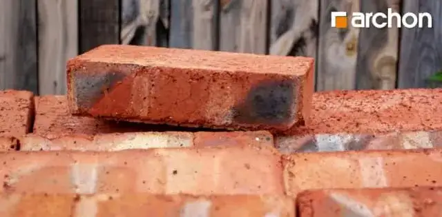 Ile cegieł na komin? Oblicz dokładnie, uniknij zbędnych kosztów