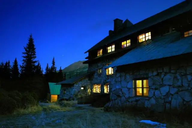 Czy schronisko może odmówić noclegu? Poznaj ważne zasady i wyjątki