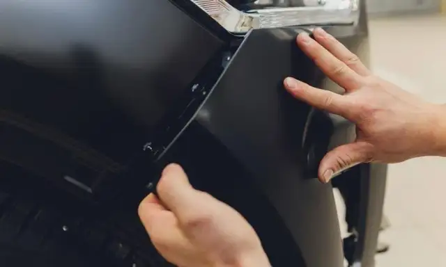 Kiedy zderzak kwalifikuje się do wymiany? Sprawdź, by uniknąć kosztów