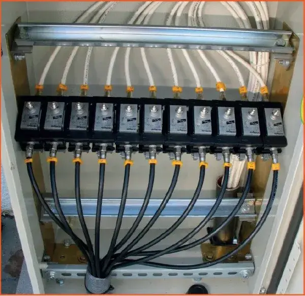 Jak podłączyć antenę zbiorczą w bloku - uniknij problemów z sygnałem