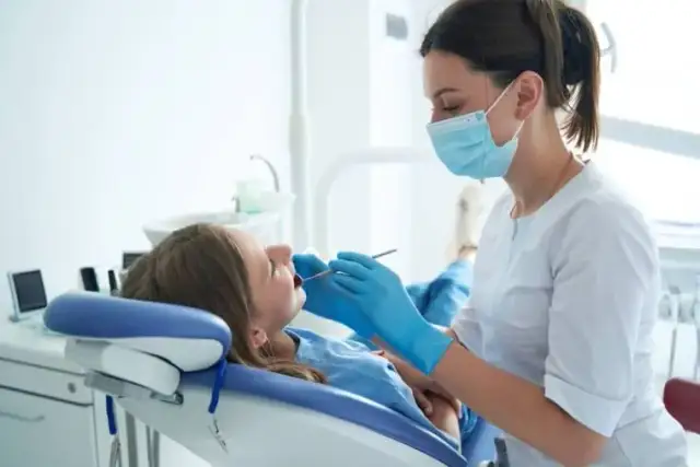 Czy można jeść przed dentystą? Sprawdź, co warto wiedzieć przed wizytą