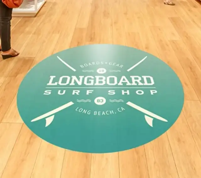 Folia podłogowa druk - jak wykorzystać ją w reklamie i dekoracji