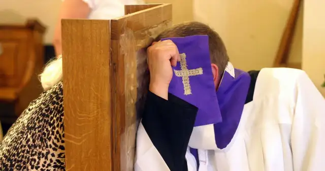 Czy chodzenie bez stanika to grzech? Wyjaśniamy stanowisko Kościoła