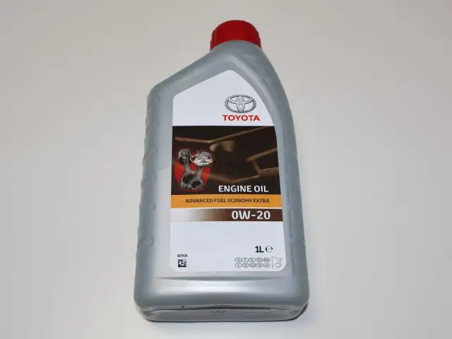 Olej 0W-20 Toyota: Co musisz wiedzieć? Normy, zamienniki, hybrydy.
