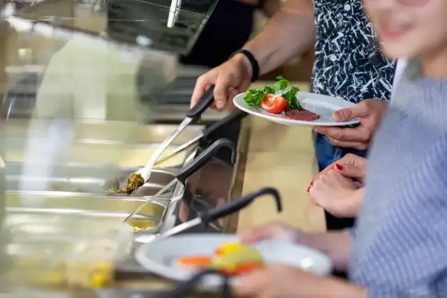 Ile kosztuje wyżywienie w sanatorium? Sprawdź ceny i stawki!