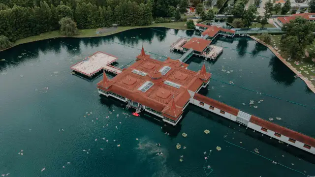 Balatonfured atrakcje: Odkryj najpiękniejsze miejsca i smaki