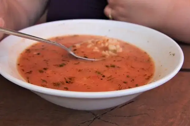 Idealna zupa pomidorowa: sekretny przepis na głębię smaku