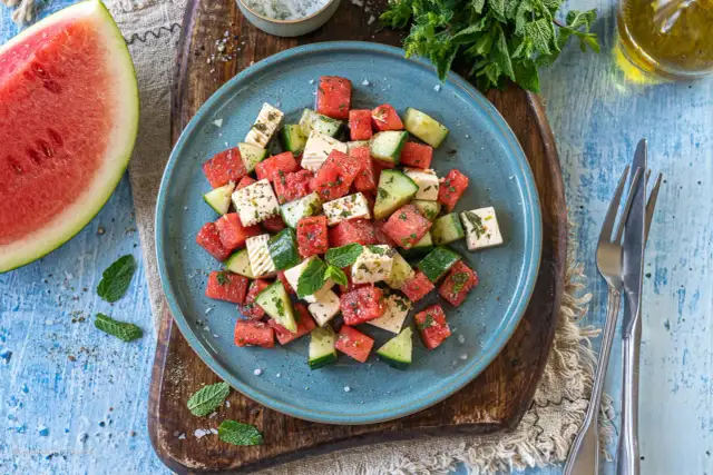 Wassermelonen-Feta-Salat: Einfaches Rezept für Sommerfrische