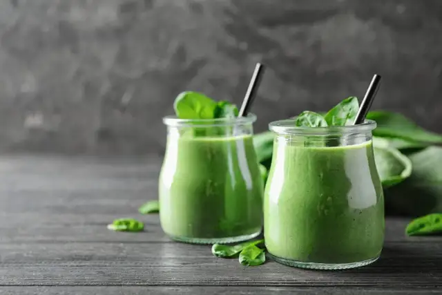 Koktajle szpinakowe: zdrowe przepisy na pyszne smoothie pełne energii
