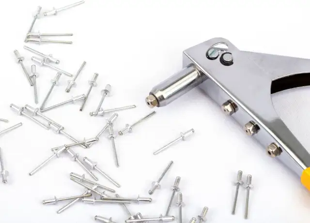 Jaka nitownica do nitonakrętek - wybierz najlepszy model dla siebie