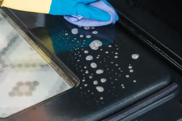 Jak wyczyścić szybę w piekarniku Bosch bez zarysowań i wysiłku