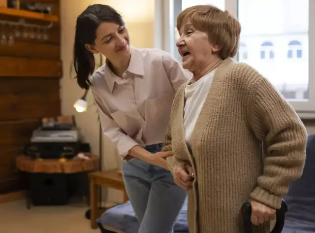 Ile wynosi zasiłek dla opiekuna osoby starszej? Sprawdź szczegóły i kwoty