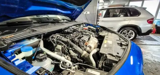 Czy przy wymianie rozrządu trzeba wymienić olej, aby uniknąć problemów?