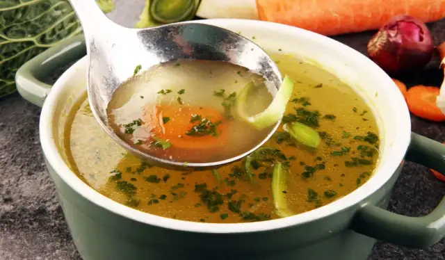 Jaka wołowina na rosół? Oto najlepsze kawałki dla idealnego smaku