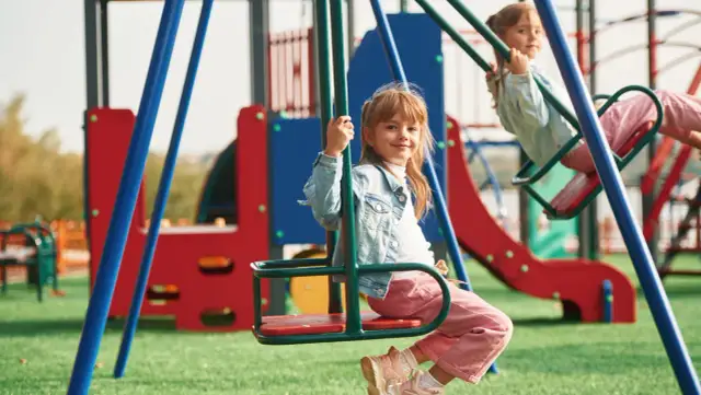 Kiedy plac zabaw? Wiek, bezpieczeństwo i rozwój dziecka poradnik