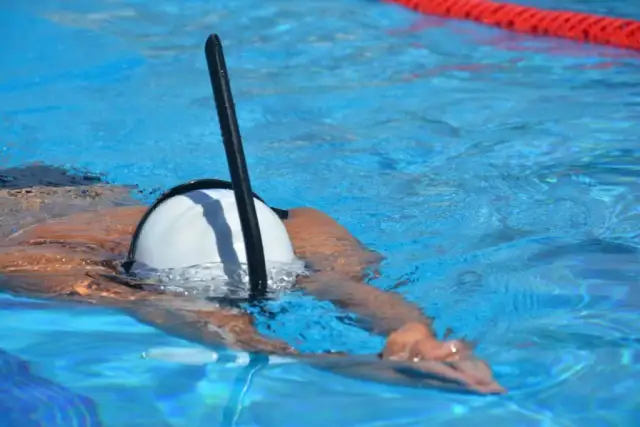 Jak pływać kraulem bez zmęczenia? Odkryj sekrety techniki