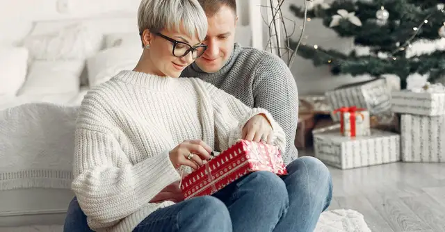  Idealny prezent na rocznicę ślubu rodziców - sprawdź praktyczne pomysły