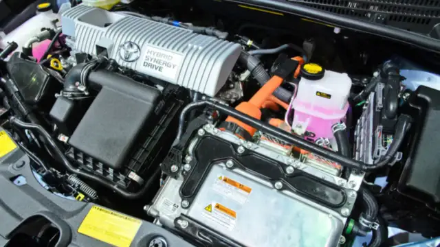 Jak uruchomić silnik spalinowy w hybrydzie - uniknij problemów z napędem