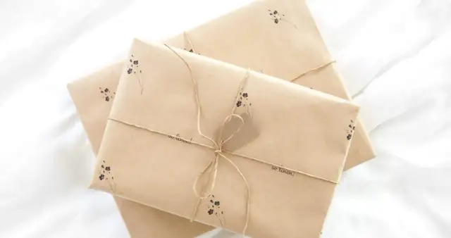 Jak zapakować pościel na prezent - piękne i łatwe metody pakowania