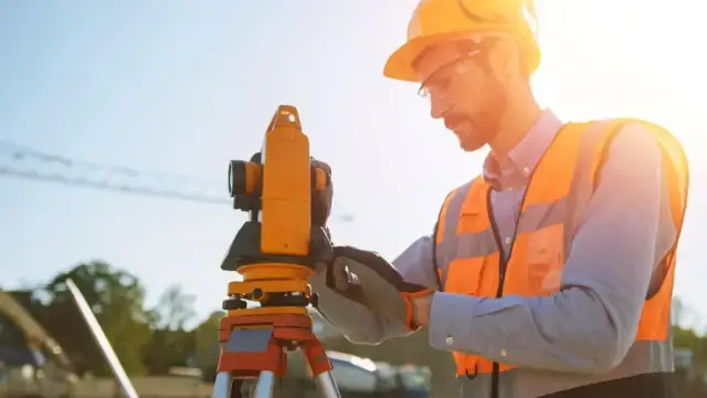 Kto to jest geodeta? Zrozumienie roli i znaczenia w geodezji