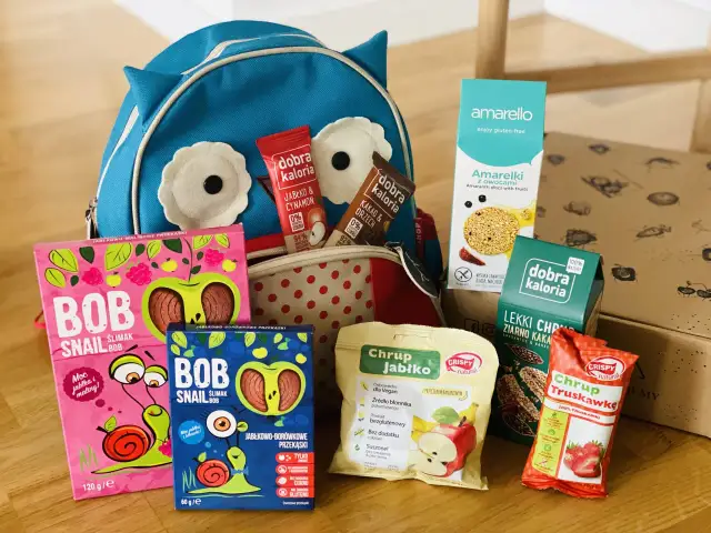 Słodycze dla 2 latka: paczki z jabłkiem, maliną, borówką, amarelki i batoniki bez cukru.