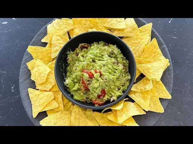 Jak zapobiec ciemnieniu guacamole: sprawdzone sposoby na świeżość