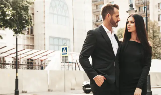 Garnitur, sukienka i pewność siebie - czyli jak ubrać się z klasą do świata kasyn