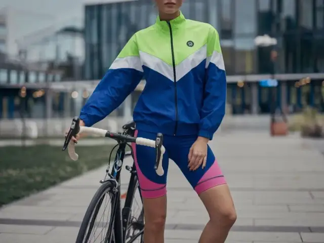 Modne stylizacje z kolarkami: poznaj najlepsze inspiracje i trendy