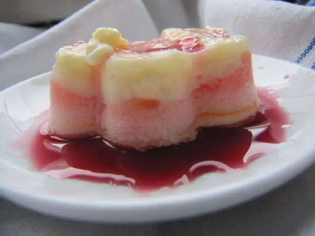 Jak wyjąć galaretkę z foremki bez ryzyka uszkodzenia kształtu