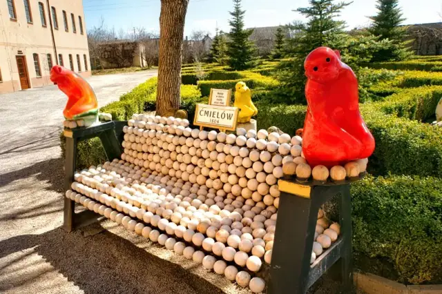 Ćmielów atrakcje: odkryj fascynujący świat porcelany i sztuki