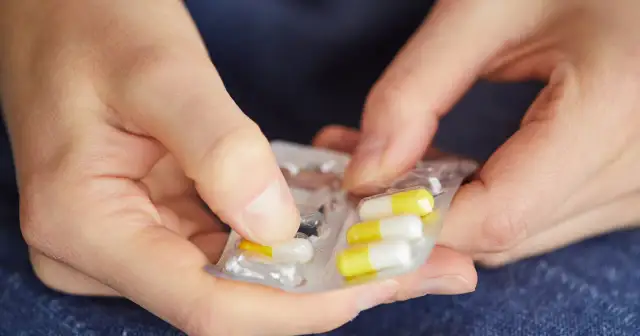 Wsparcie pamięci i koncentracji: Leki, suplementy, porady eksperta