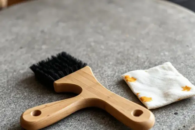 Jak wyczyścić kamień do pizzy, aby uniknąć uszkodzeń i zabrudzeń