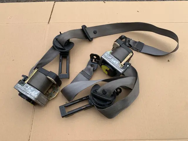 Jak naprawić napinacz pasa bezpieczeństwa i uniknąć kosztownych błędów