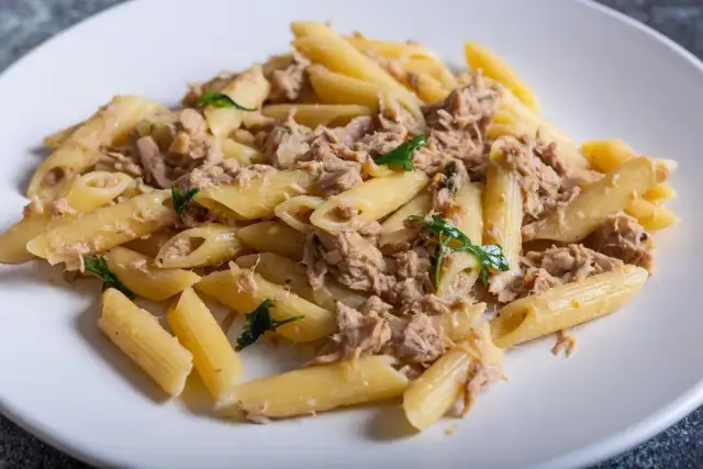 Szybkie i proste penne z tuńczykiem – idealny przepis na obiad