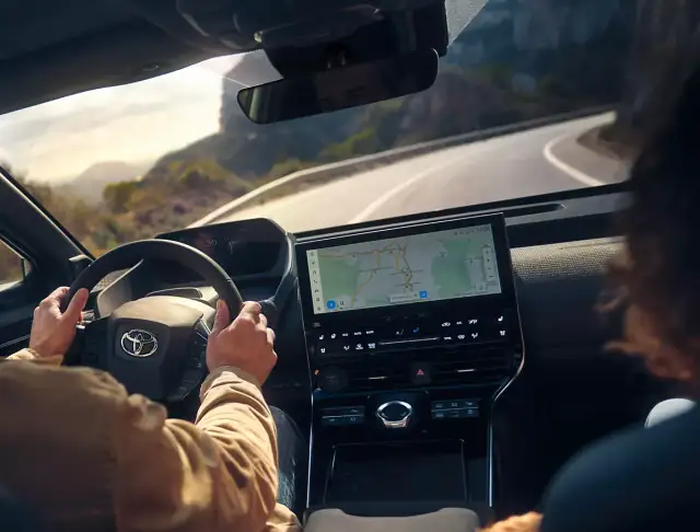 Jak działa tryb EV w Toyocie i jakie ma ograniczenia?