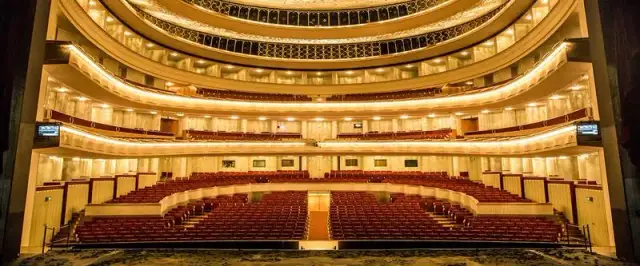 Kiedy powstała opera? Poznaj fascynującą historię gatunku