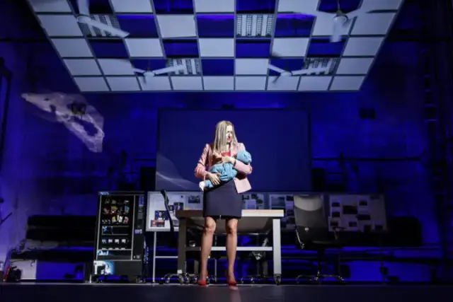 Król Edyp spektakl: jak nowoczesne adaptacje zmieniają klasykę?