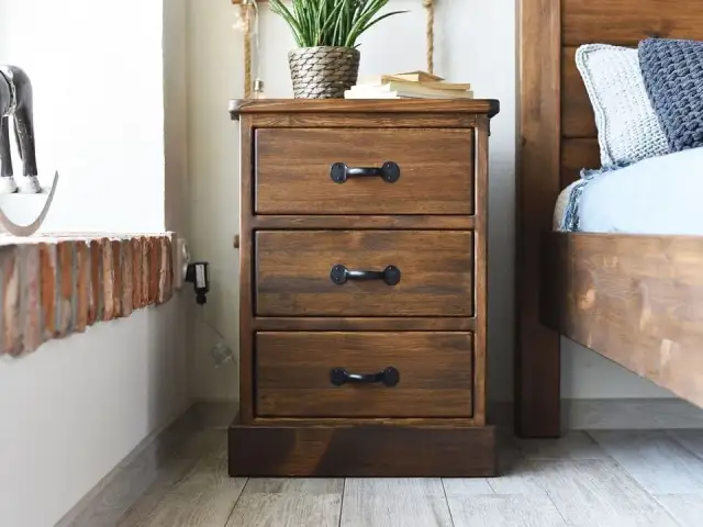 Jak wysoka powinna być szafka nocna, aby zapewnić komfort snu?