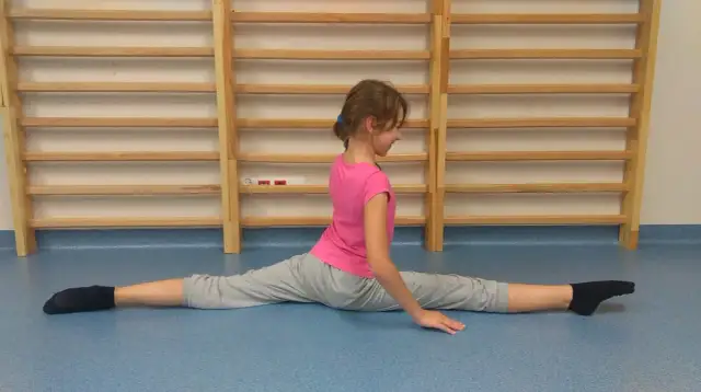 Jak długo trzeba się rozciągać do szpagatu, aby uniknąć kontuzji?