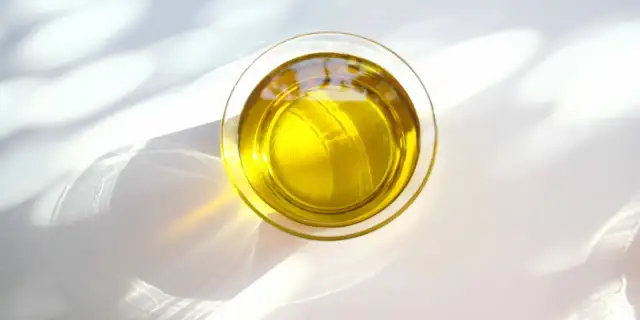 Czy oliwa się psuje? Oznaki zepsucia i jak temu zapobiec